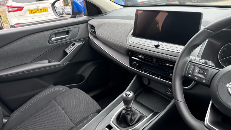 Nissan Qashqai 1.3 DiG-T MH Acenta Premium 5dr Petrol Hatchback